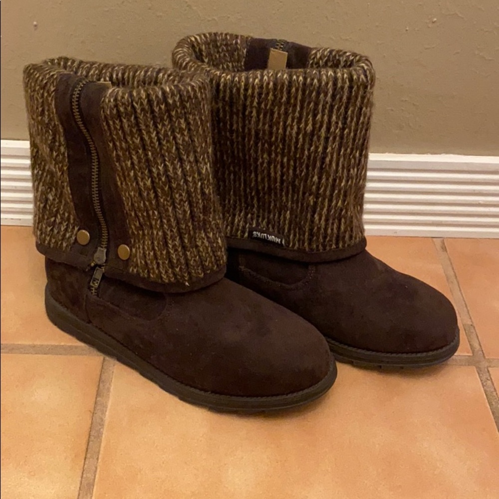 Women’s MukLuks fold over boot size 8.  NWOT